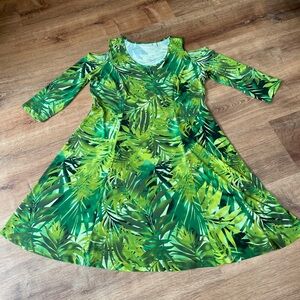 Susan Graver Liquid Knit Cold Shoulder Dress Size L Green Stretch Swing‎ Flare